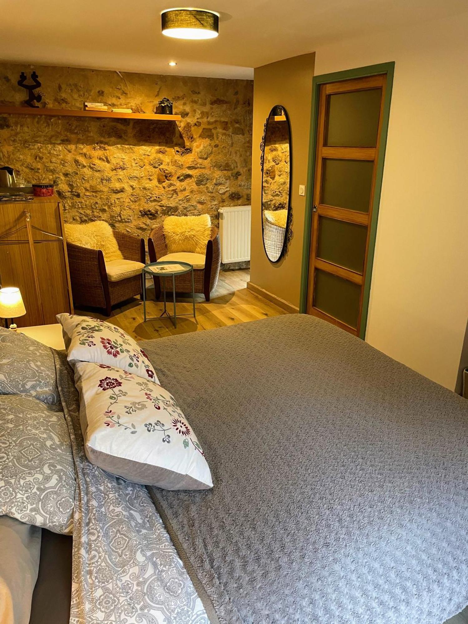 Gite Et Chambres D'Hotes - Sur Le Chemin Des Sens Azerat Eksteriør bilde