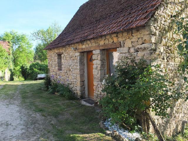 Gite Et Chambres D'Hotes - Sur Le Chemin Des Sens Azerat Eksteriør bilde
