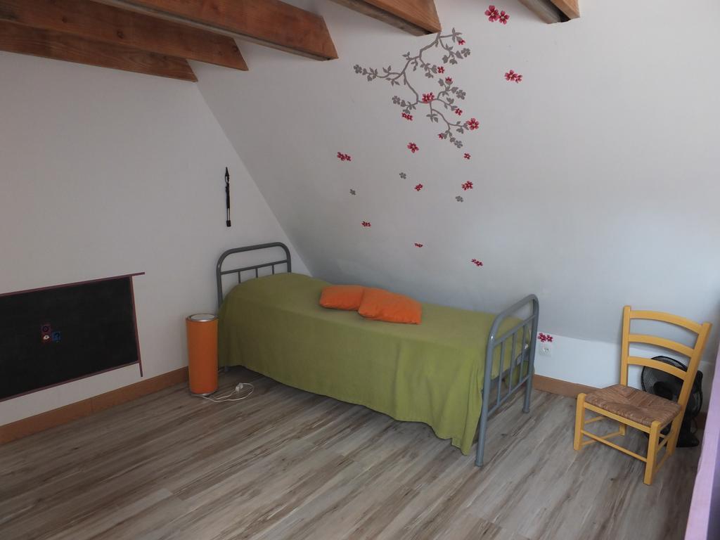 Gite Et Chambres D'Hotes - Sur Le Chemin Des Sens Azerat Rom bilde