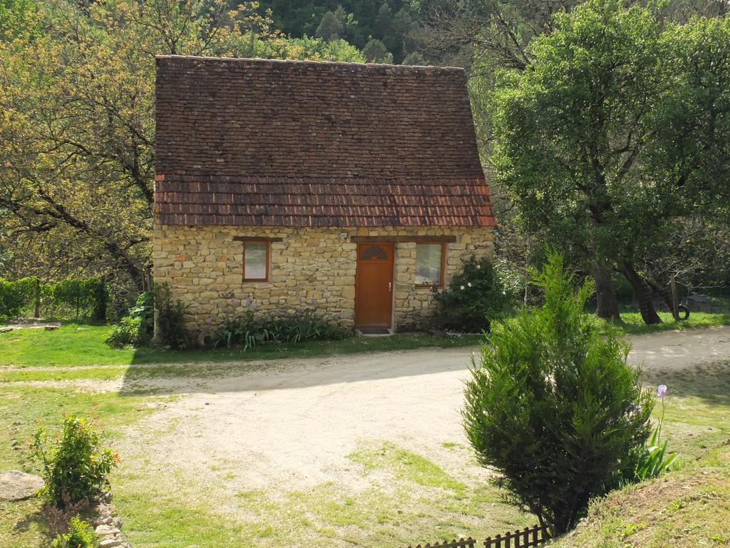 Gite Et Chambres D'Hotes - Sur Le Chemin Des Sens Azerat Rom bilde